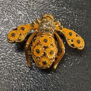 JOAN RIVERS VINTAGE SUNFLOWER BEE PIN